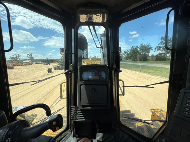 2011-caterpillar-d9t-image-24