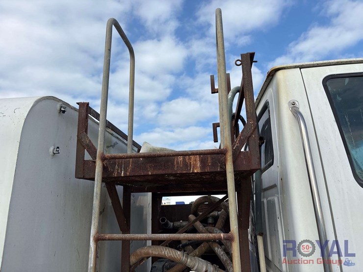 2004-sterling-l8500-image-38