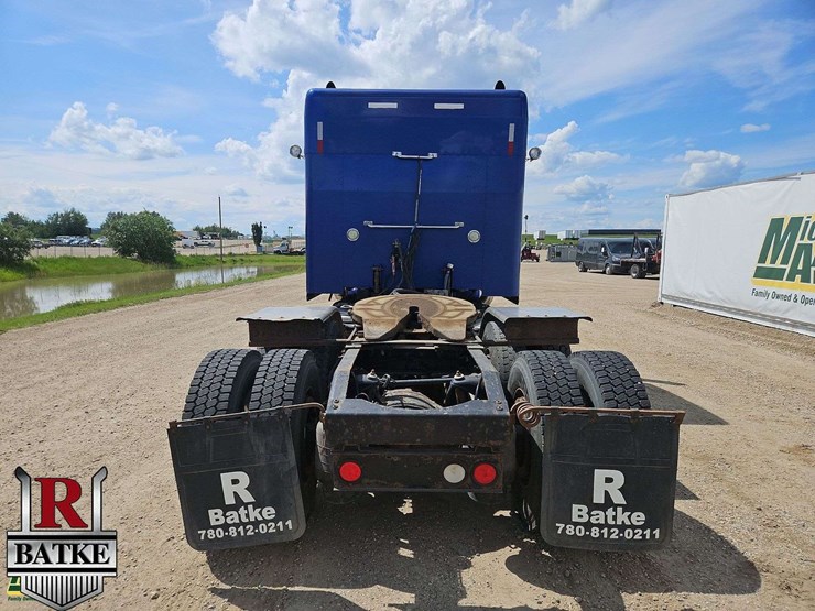 2009-peterbilt-388-image-22