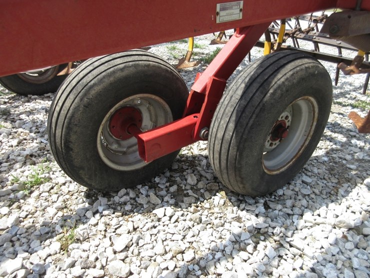 ih-4300-field-cultivator-image-2
