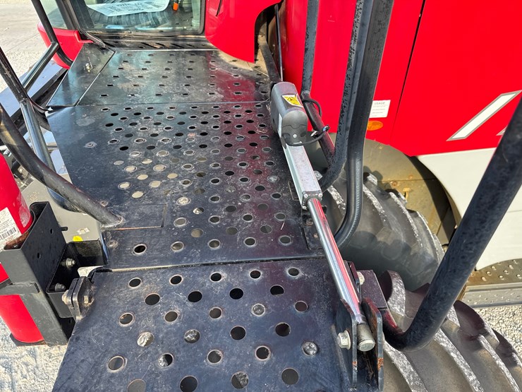 2012-massey-ferguson-9540-image-18