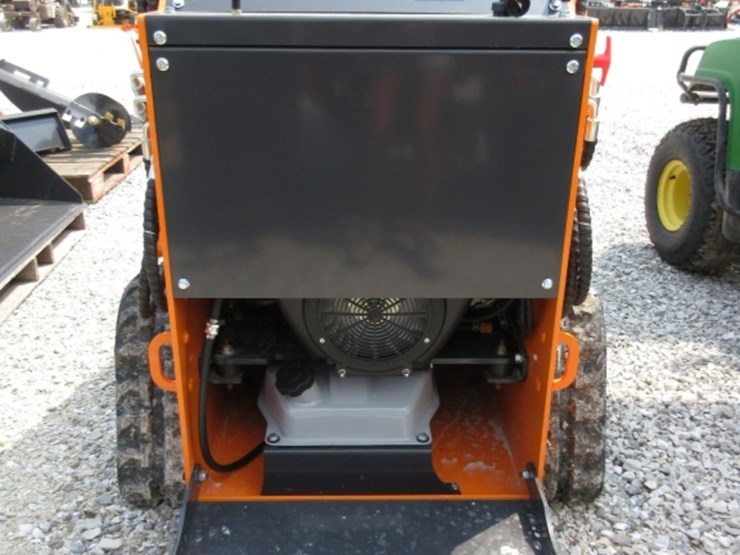 land-hero-mini-skid-steer-image-3