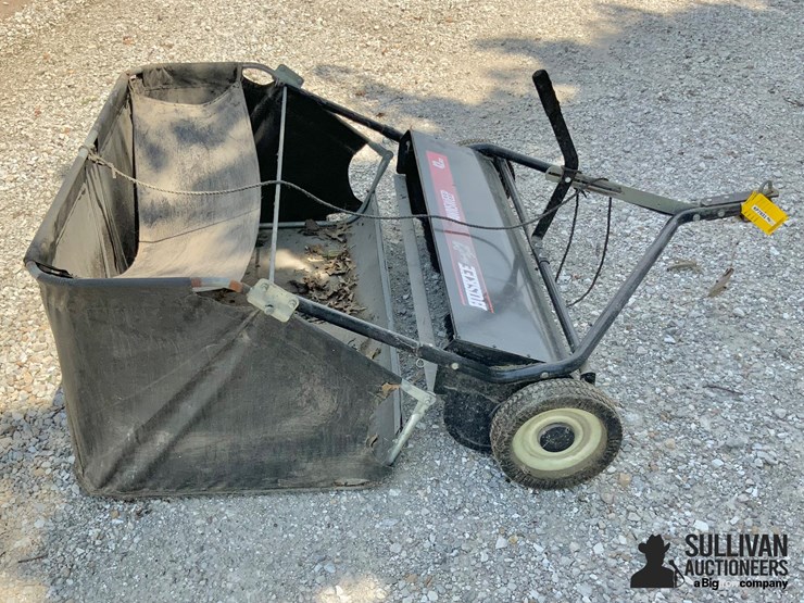 huskee-42”-lawn-sweep-image-4