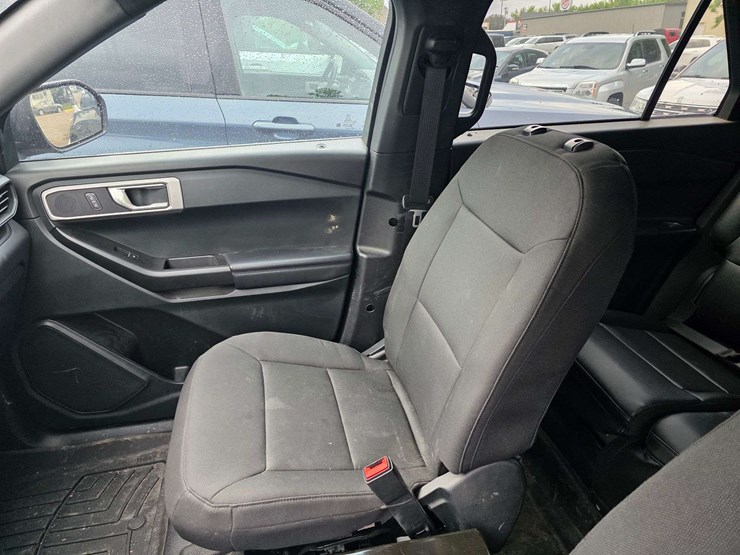 2021-ford-explorer-image-19