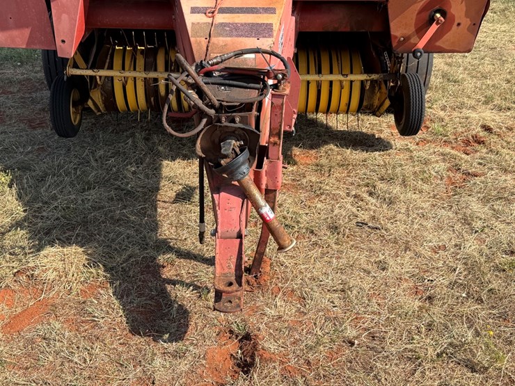 new-holland-660-image-3