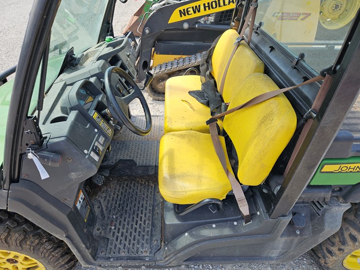 2019-john-deere-gator-image-4