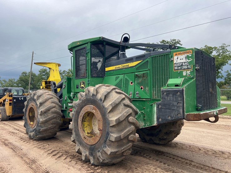 2019-deere-843l-image-2