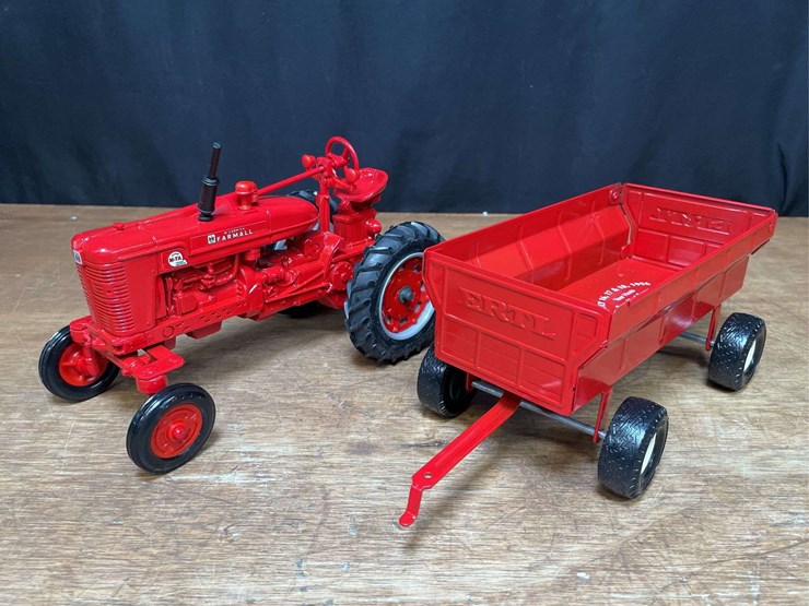 1/16-farmall-super-m-ta-+-wagon-1996-wisconsin-nib-ertl-image-3