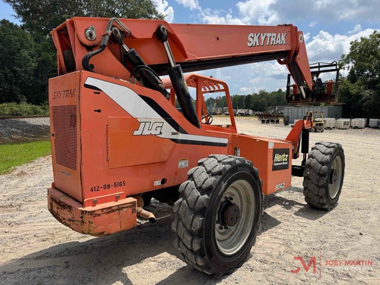 2005-jlg-8042-image-2
