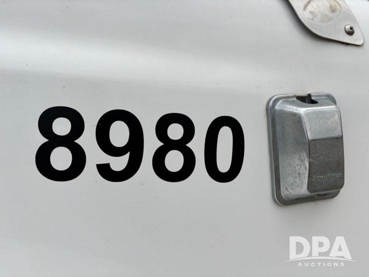 2012-peterbilt-386-image-26