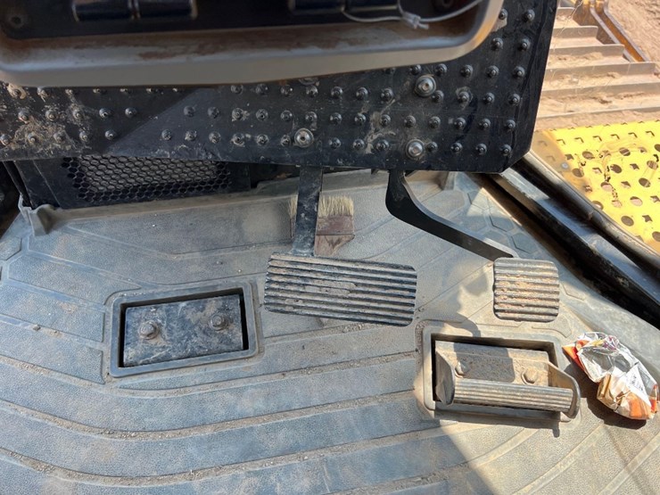 2019-caterpillar-d6t-lgp-image-40