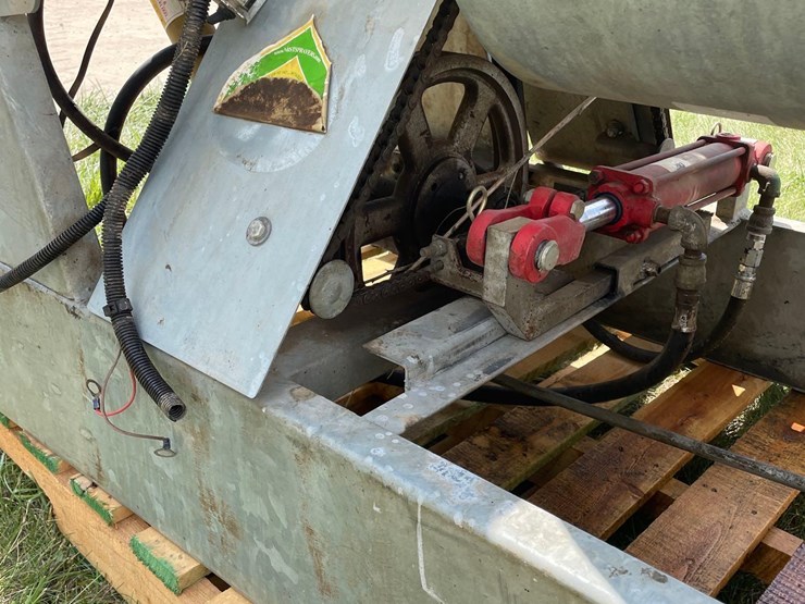 a1-55-gallon-3pt-fly-sprayer-image-17