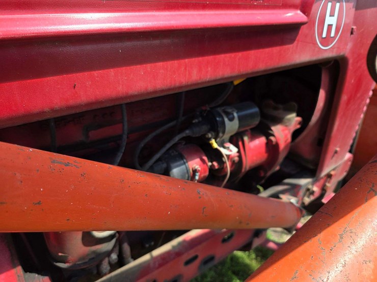 farmall-h-with-dual-loader,-wide-front,-6.00-16-fronts,-13.6-38-rears,-540-pto-with-loader-pump,-whe-image-26