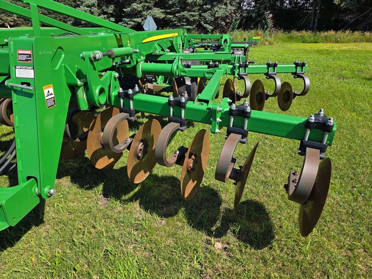 2016-john-deere-18-image-30