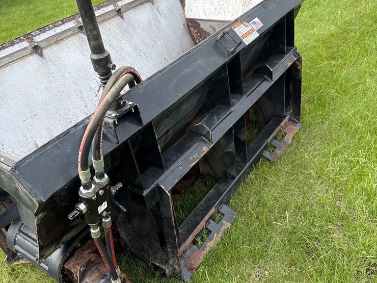 mesch-skidloader-sand-shooter-bucket-image-13