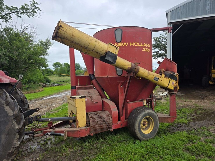 new-holland-355-image-1