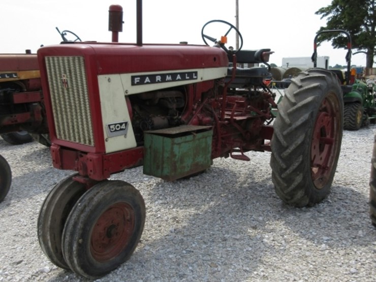 ih-farmall-504-tractor-image-1