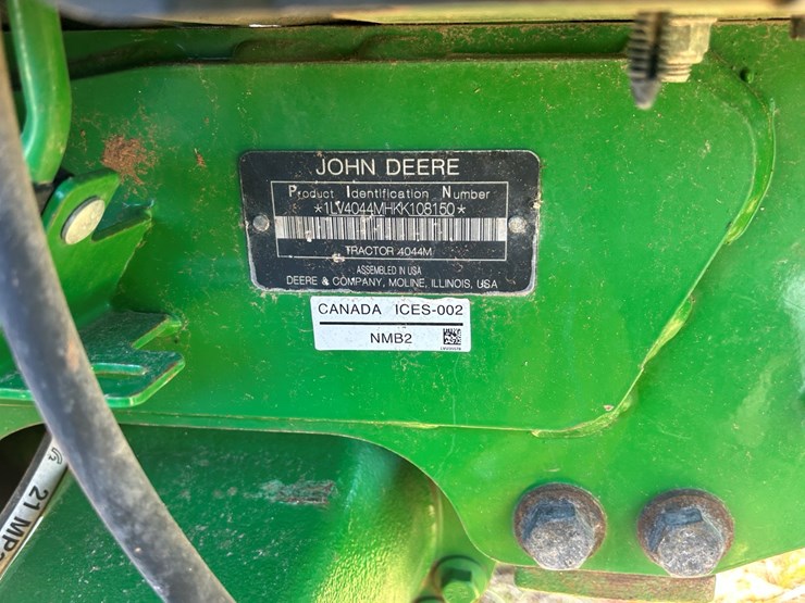 2019-john-deere-4044m-image-26