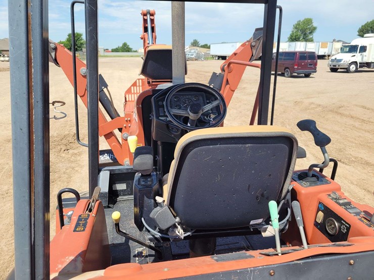 2006-ditch-witch-rt75-image-11