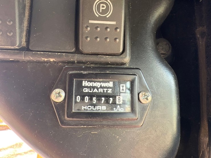 2014-takeuchi-ts70r-image-26