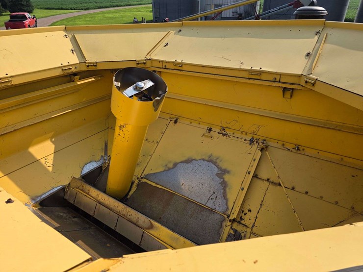 new-holland-tr87-image-36