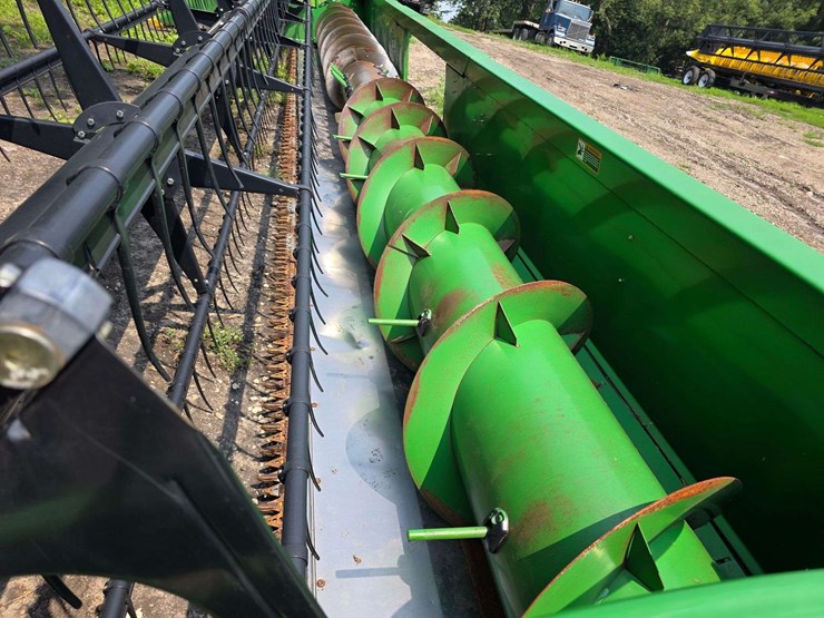 john-deere-630f-image-11