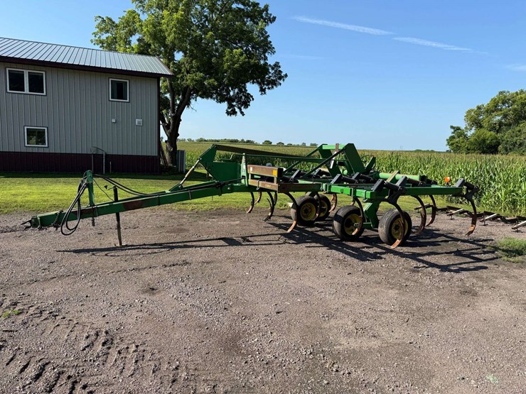 john-deere-680-image-3