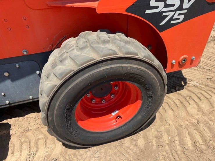 2020-kubota-ssv75-image-10