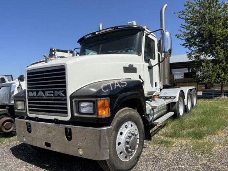 #300-•-2006-mack-cl733-triple-axle-semi-truck-image-1