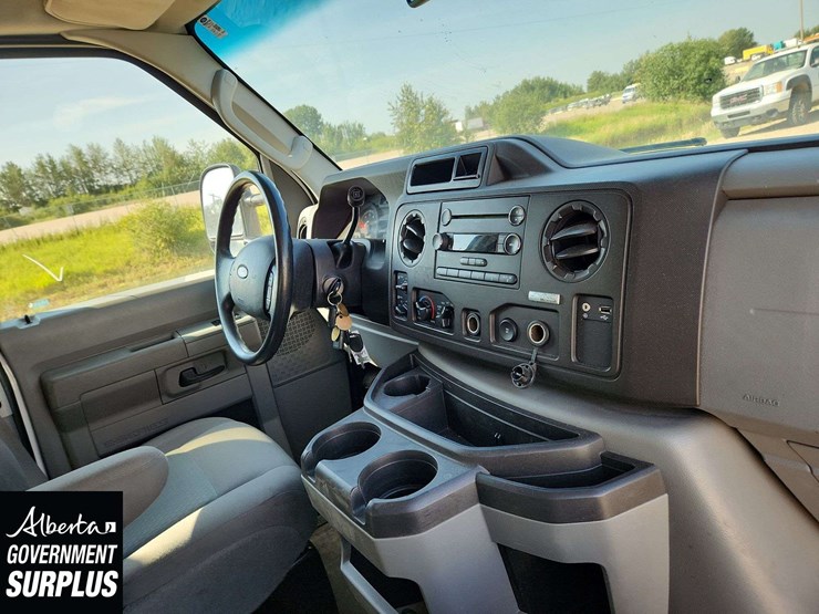 2013-ford-cargo-image-21