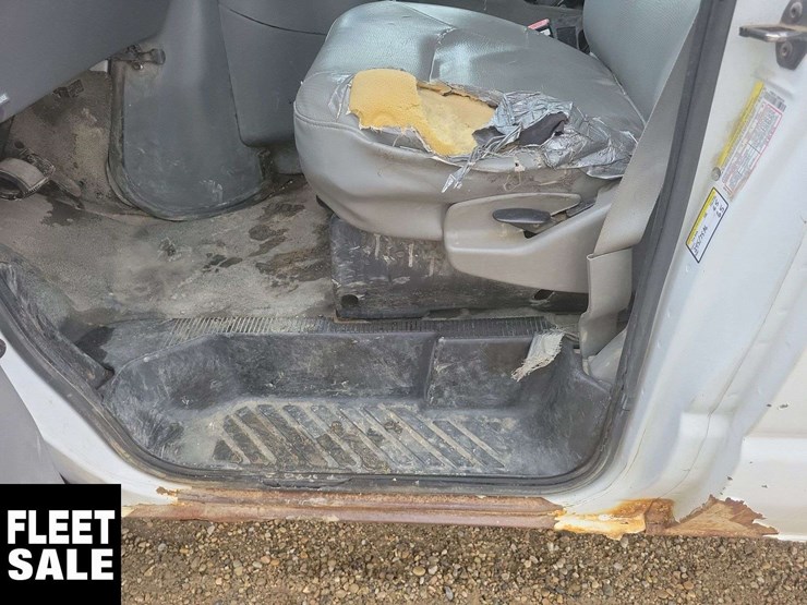 2005-ford-cargo-image-36