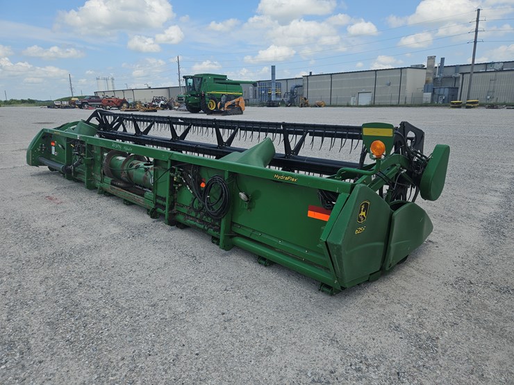 2011-john-deere-625f-image-5