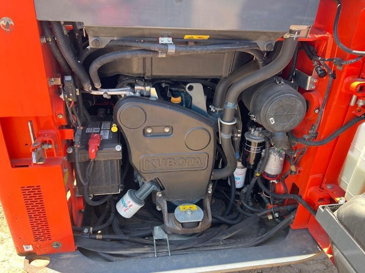 2020-kubota-ssv75-image-21