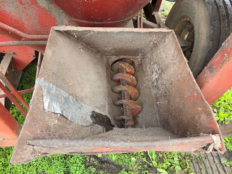 new-holland-355-image-19
