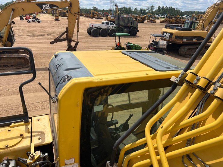 2013-komatsu-pc490-lc-10-image-19