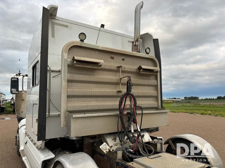 2012-peterbilt-386-image-41