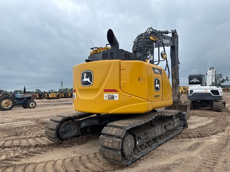 2023-deere-135g-image-6
