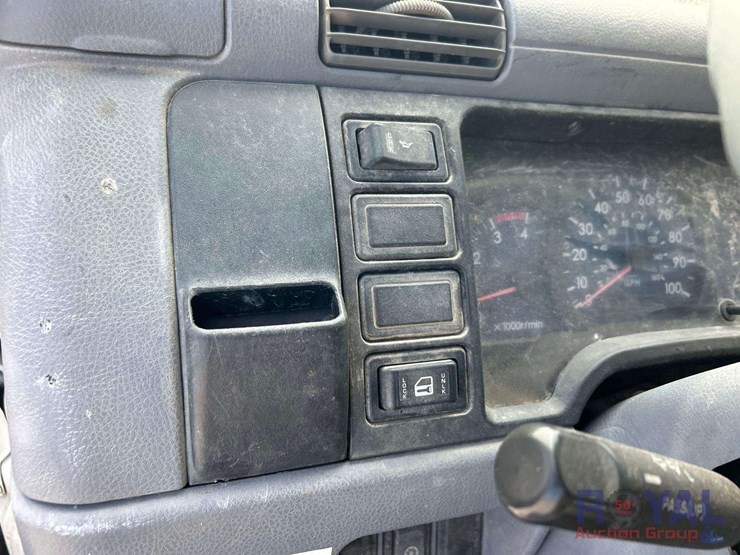 2007-mitsubishi-fuso-fe84d-image-19