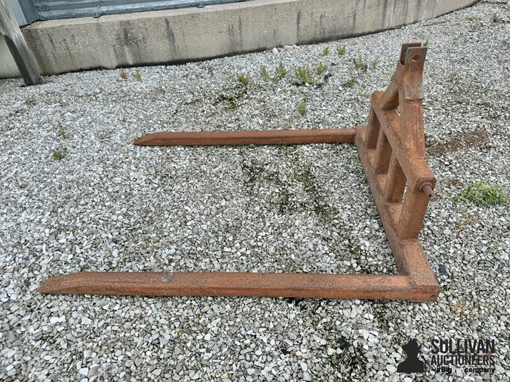 shop--built-3-pt-bale-carrier-image-8
