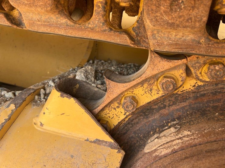 2021-caterpillar-d3-lgp-image-29