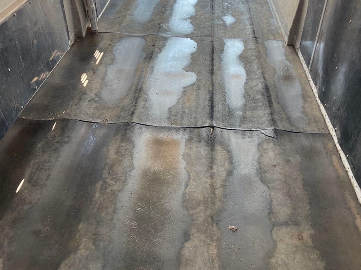 2014-wilson-livestock-trailer-image-31