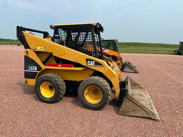 caterpillar-252b-image-3