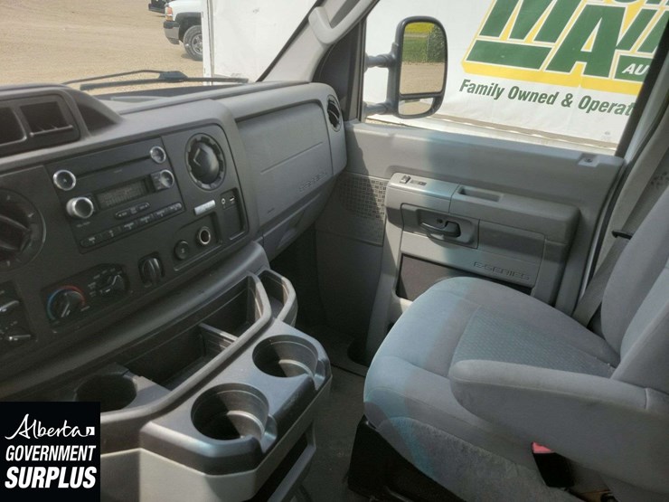 2013-ford-cargo-image-18