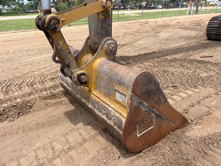 2015-caterpillar-326fl-image-11