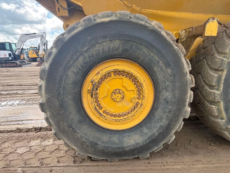 2021-deere-410e-image-14