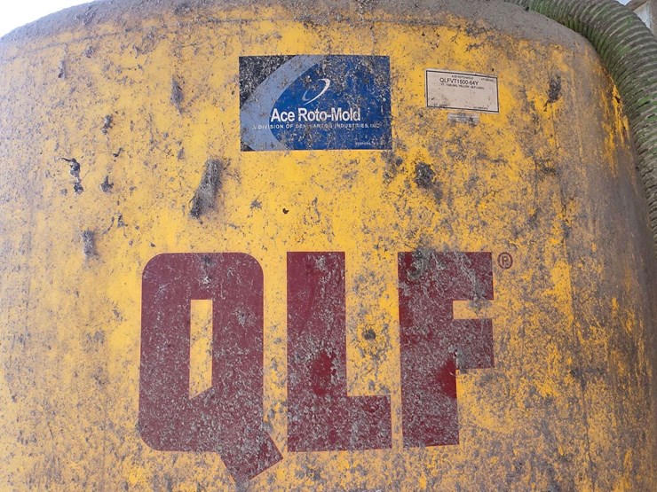 1500-gallon-poly-tank,-plumbed-2”,-qlf-brand,-was-used-for-molasses,-pump-is-in-unknown-working-cond-image-3