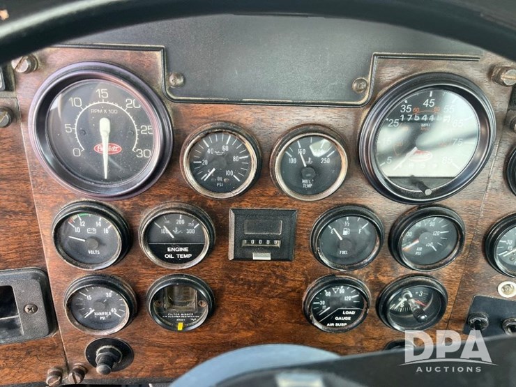 1993-peterbilt-377-image-56