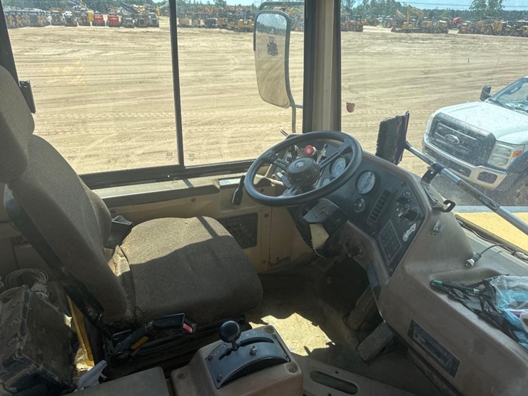 1998-caterpillar-d250e-image-25