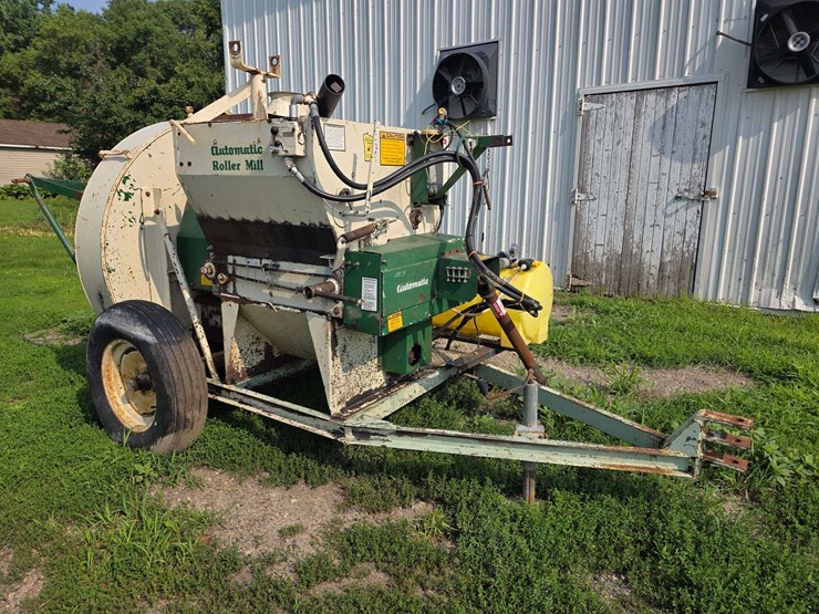 automatic-silage-blower,-set-up-for-high-moisture-corn,-set-up-with-automatic-roller-mill-image-27