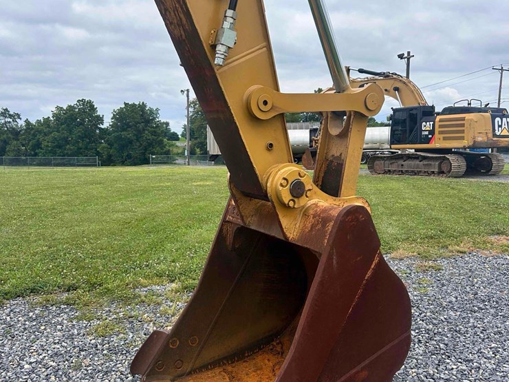 2018-caterpillar-320gc-image-10